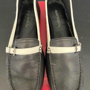 AEROSOLES Women's Black and Cream Loafers NIB